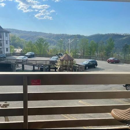 Relaxing Mountain Condo In Gatlinburg With City View ! Экстерьер фото