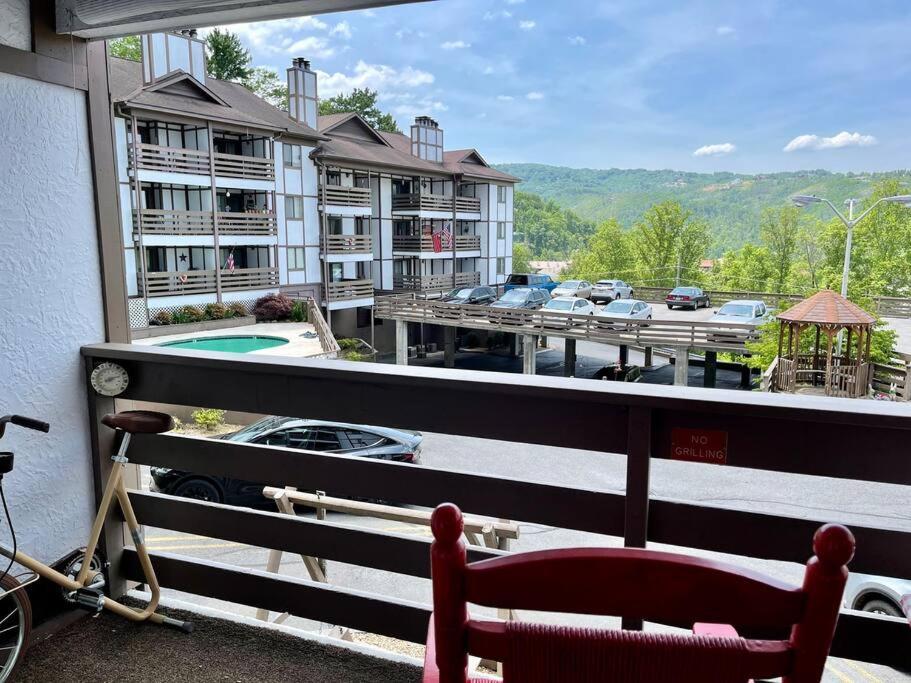 Relaxing Mountain Condo In Gatlinburg With City View ! Экстерьер фото